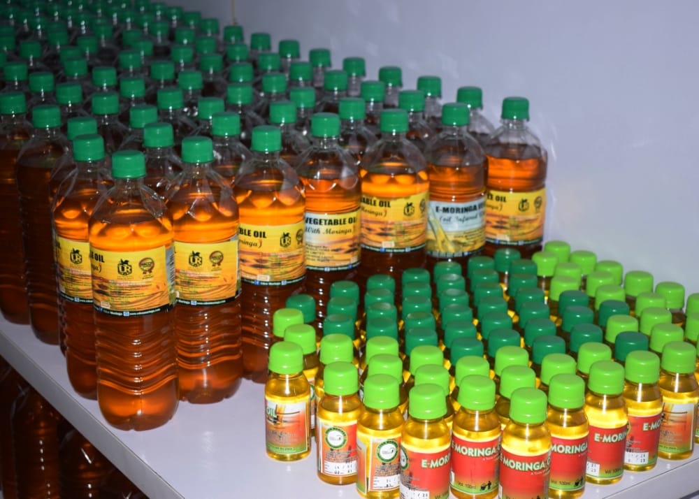 Moringa Oil Made from Moringa Seeds 